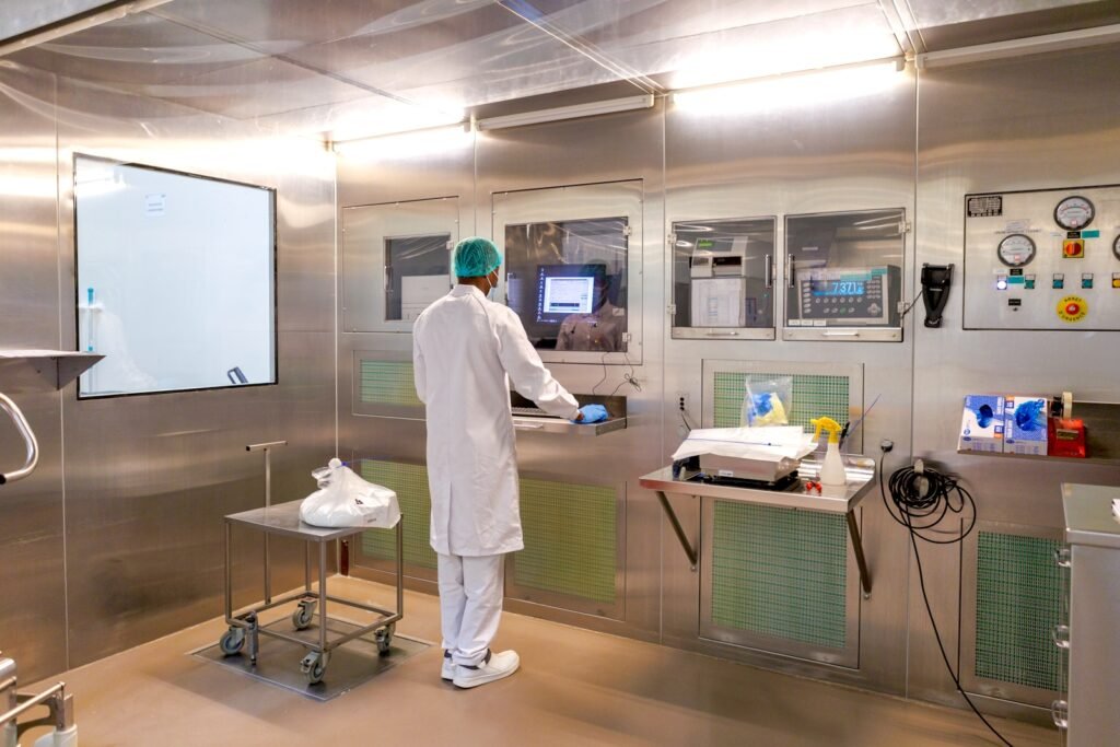 Photographe reportage métier Lille - Laboratoire pharmaceutique Mayoly à Dammarie-les-Lys - Photo industrielle